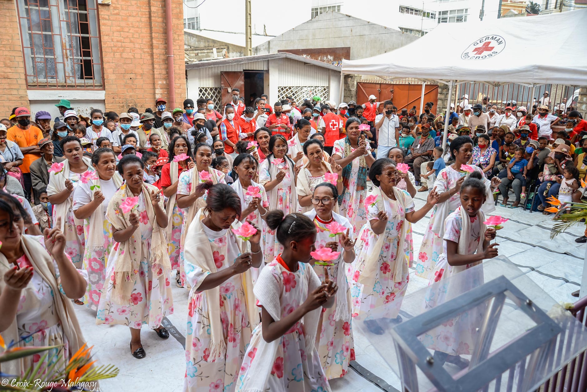 Cérémonie de remise de jouets, de fourniture scolaire pour les enfants du District 5